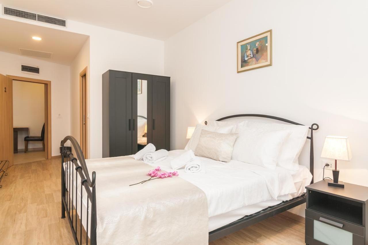 Via Domus Hotel Split Buitenkant foto