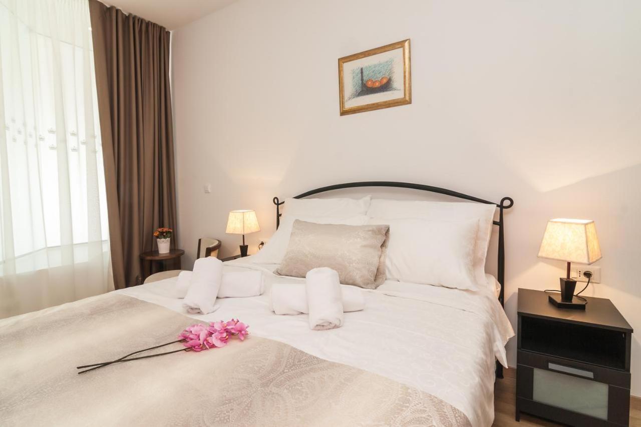 Via Domus Hotel Split Buitenkant foto