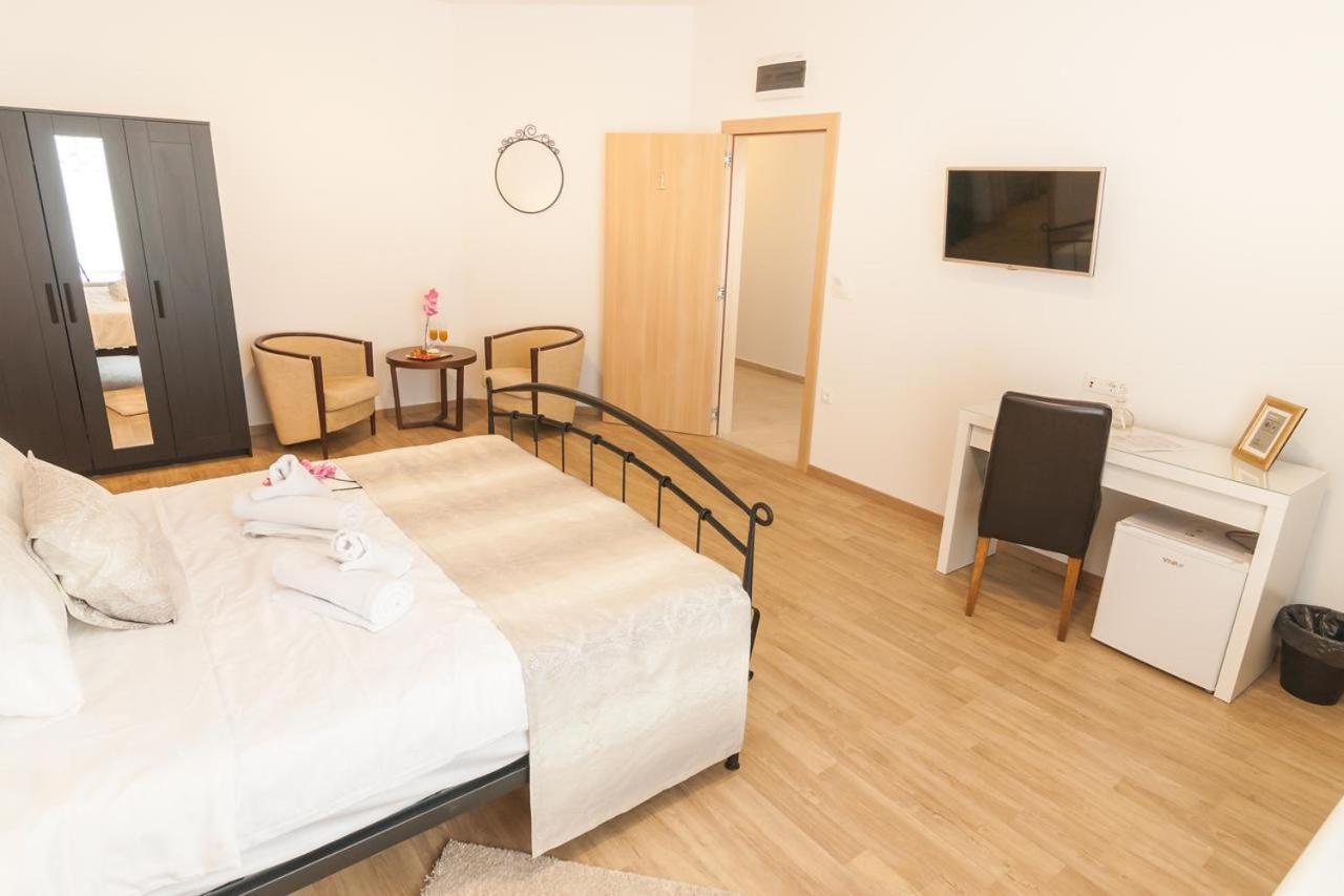 Via Domus Hotel Split Buitenkant foto
