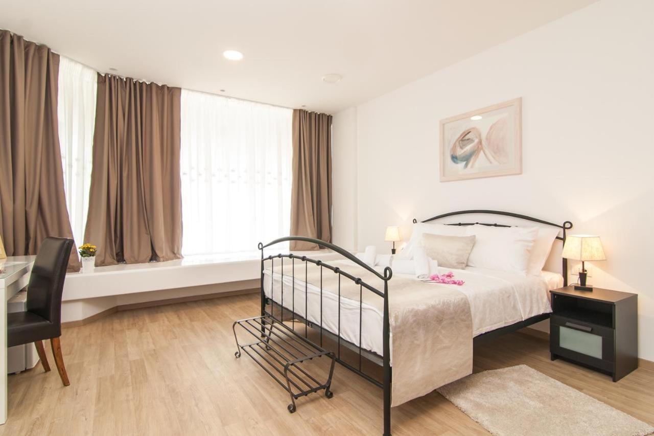 Via Domus Hotel Split Buitenkant foto