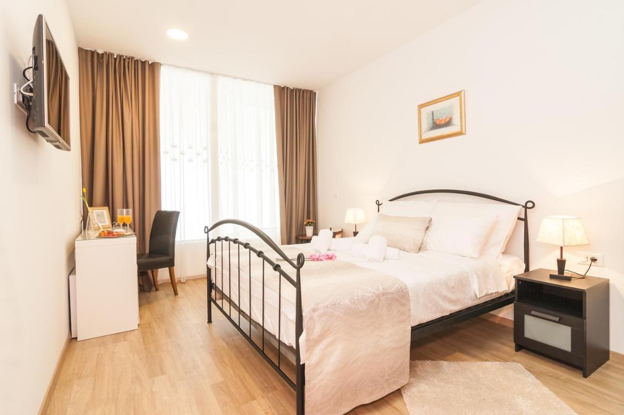 Via Domus Hotel Split Buitenkant foto