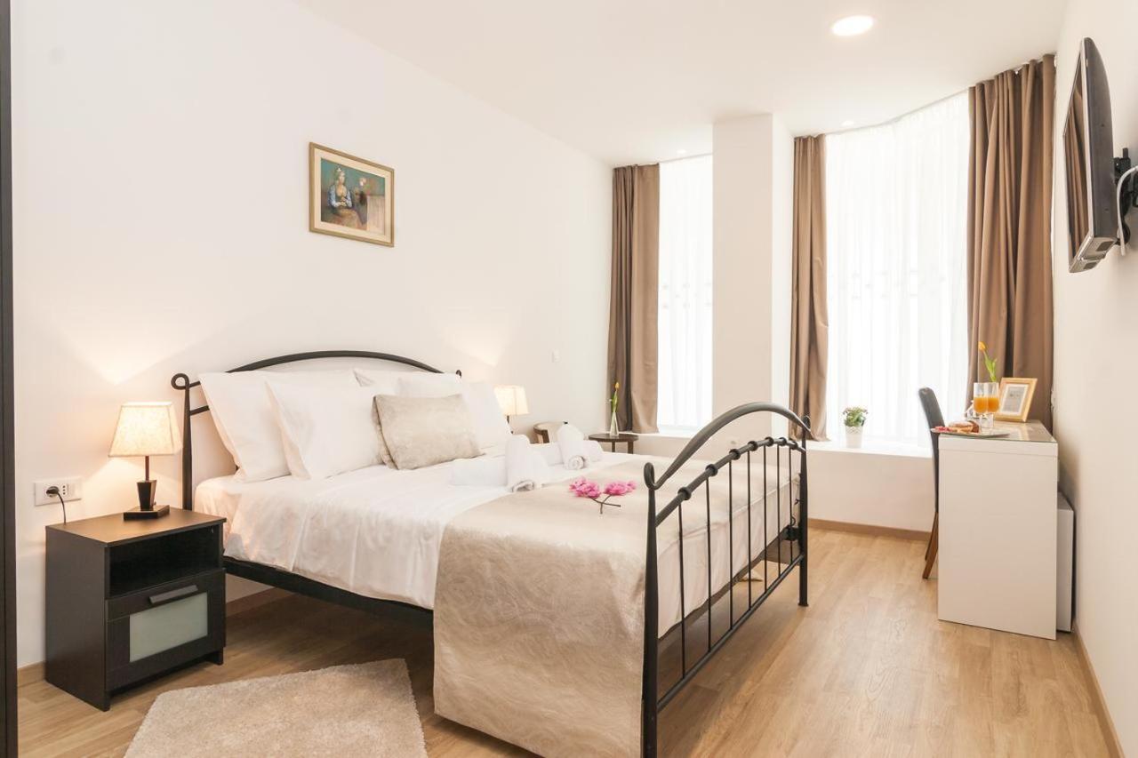 Via Domus Hotel Split Buitenkant foto