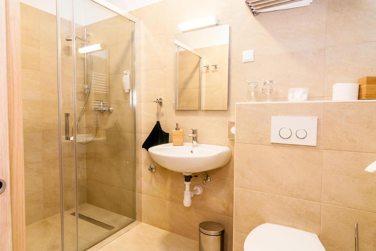 Via Domus Hotel Split Buitenkant foto